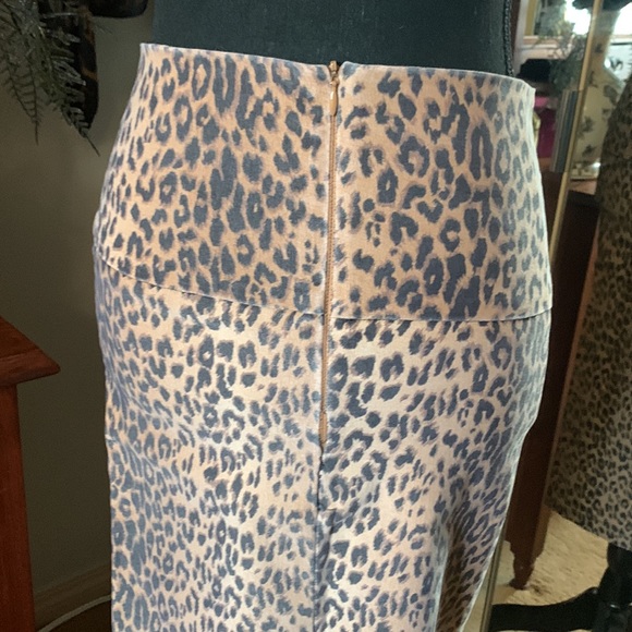Leopard Print Stretch Pencil Skirt - Picture 7 of 7